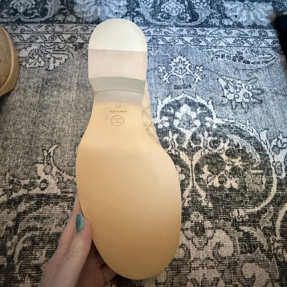 CHANEL Lambskin Quilted CC Heart Loafers in Beige size 40 - never worn - Picture 11 of 16